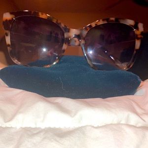 Tortoise shell gold cat eye sunglasses 🕶